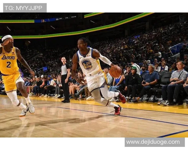 勇士主场大胜湖人,喜迎四连胜,库里再献绝杀表演 勇士主场大胜湖人,喜迎四连胜,库里再献绝杀表演