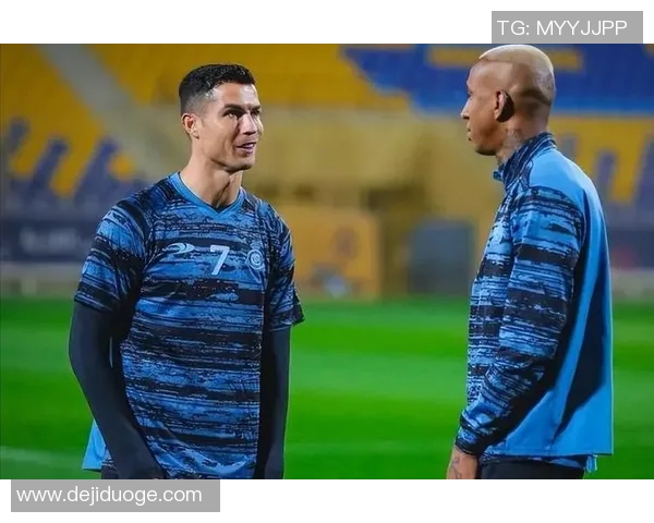 利物浦与中日德兰激战正酣比分悬念不断引发球迷热议