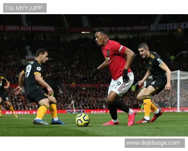 赫尔城对阵狼队精彩比分揭晓赛季最新战绩分析与回顾